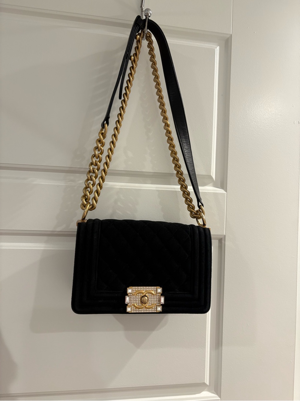CHANEL Black Quilted Shoulder Bag with Gold Chain